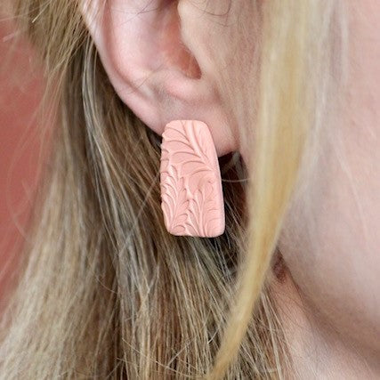Texturize Ellipse Stud